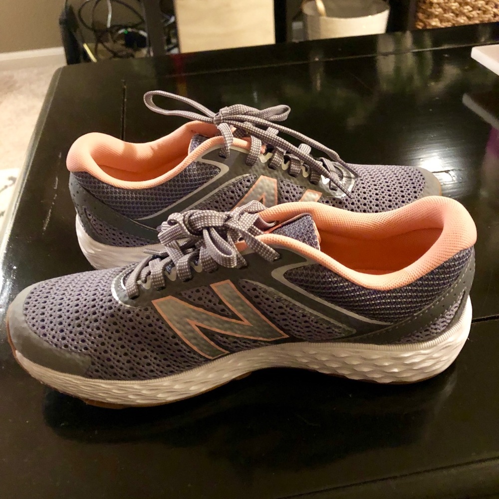 New balance tennis shoes